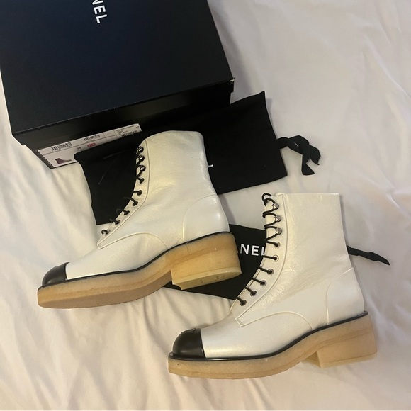 New Chanel Classic Lace Up Boots 39 Pearlized Grained Calfskin Cap Toe Combat - Picture 4 of 15
